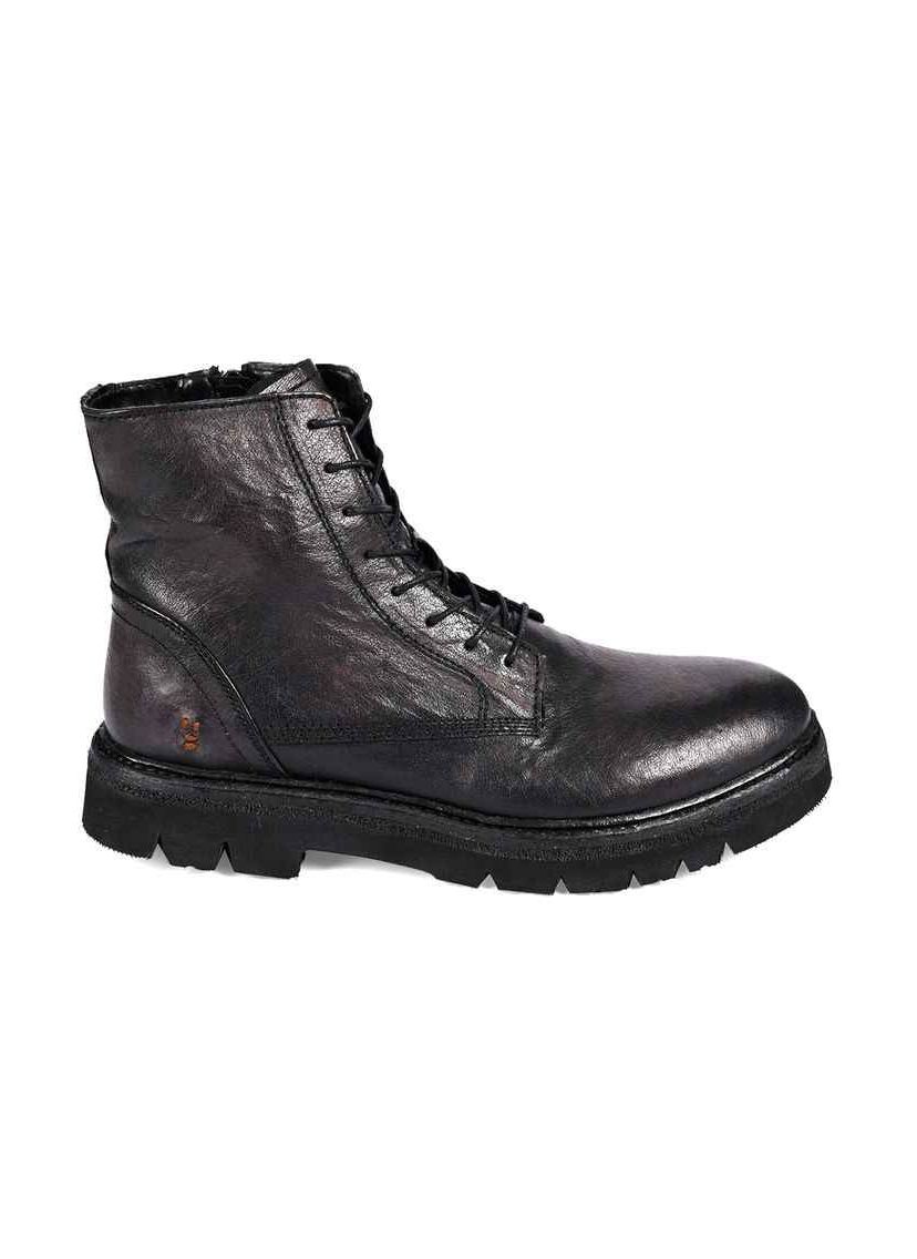 Diss Boots