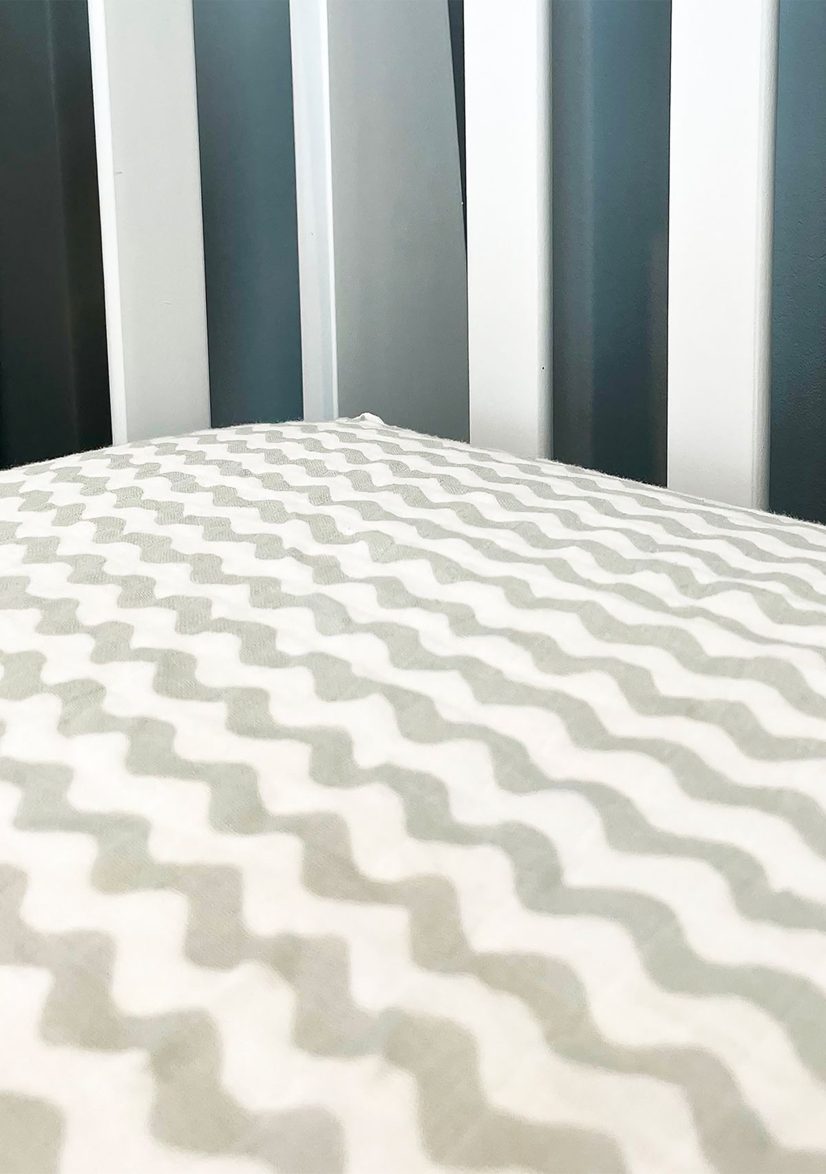 Baby Waves Muslin Crib Sheet - Gray
