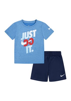 Nike Sportswear T-Shirt & Shorts Set Little Boy's 2-Piece Cargo :  : Clothing, Shoes & Accessories