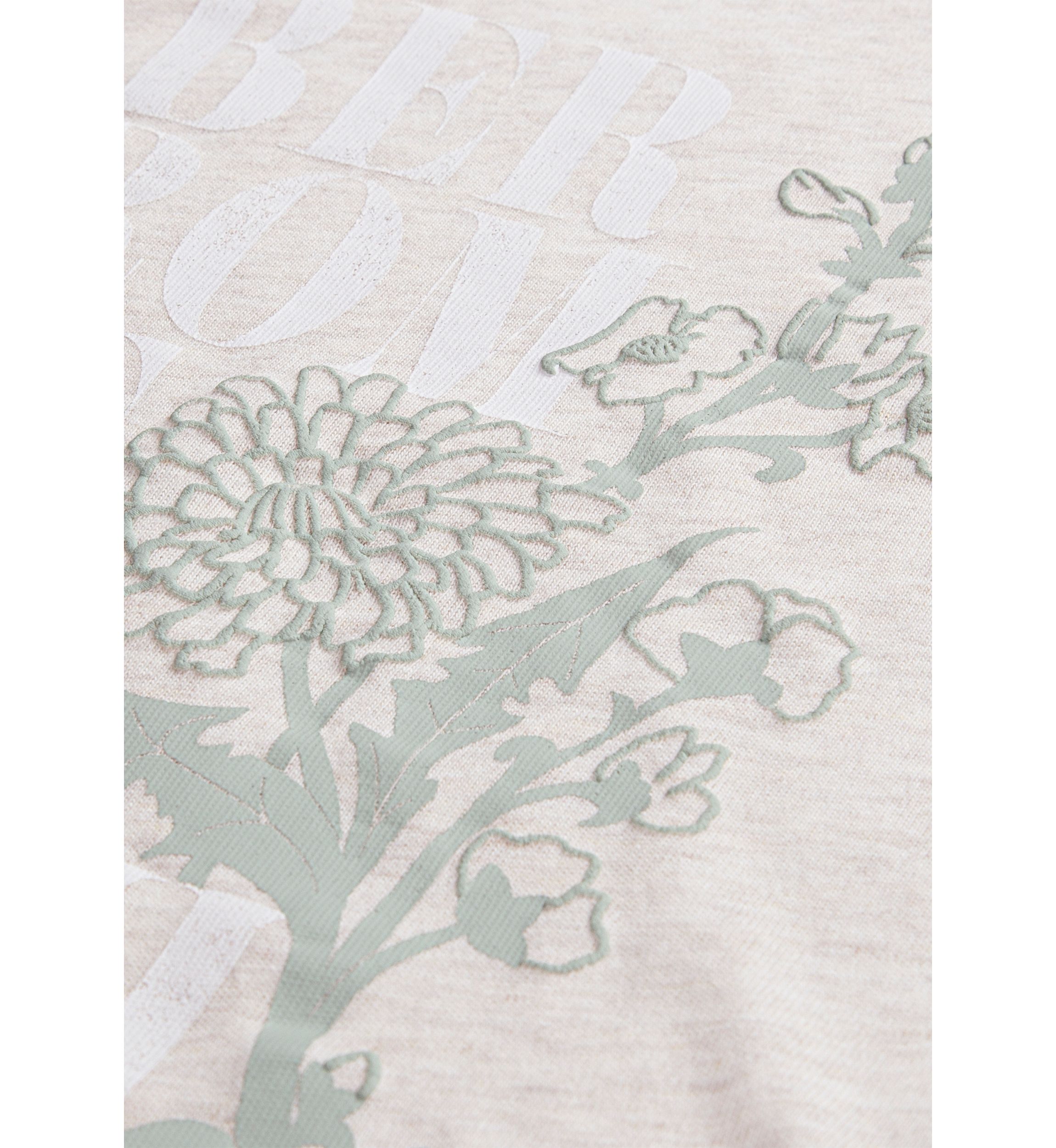 graphic logo t-shirt 