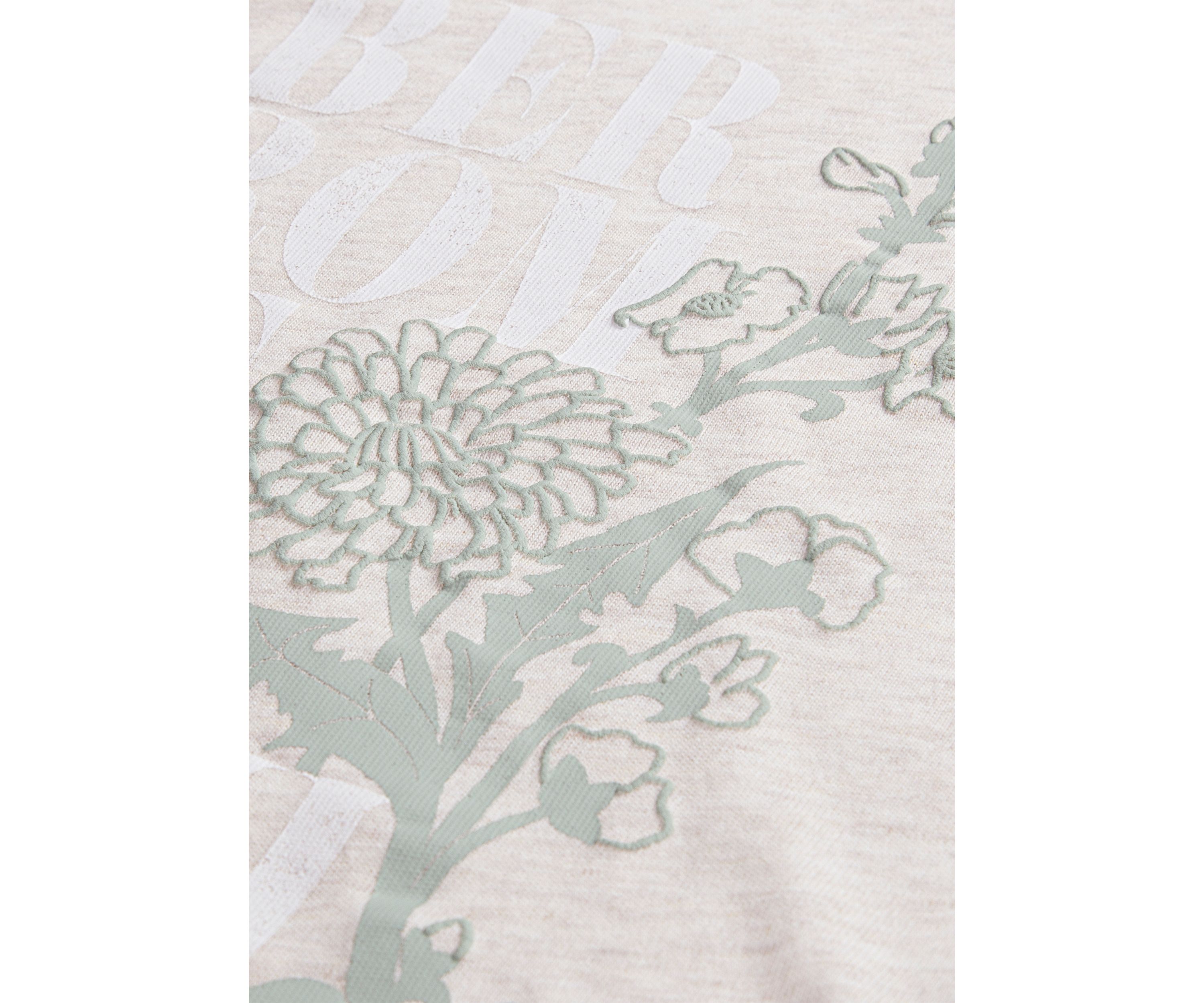 graphic logo t-shirt 