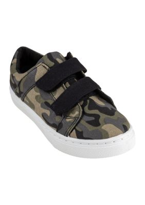 Boys best sale clearance sneakers