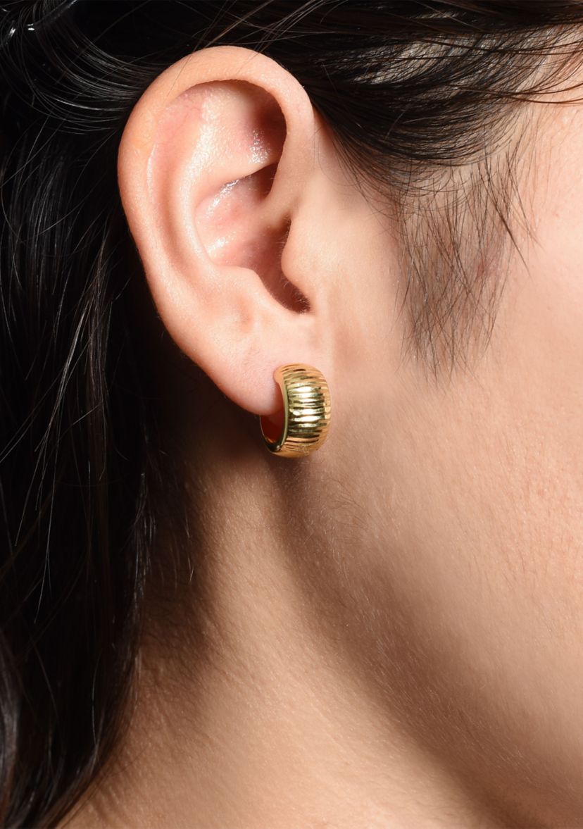 14Ky Huggie Earring