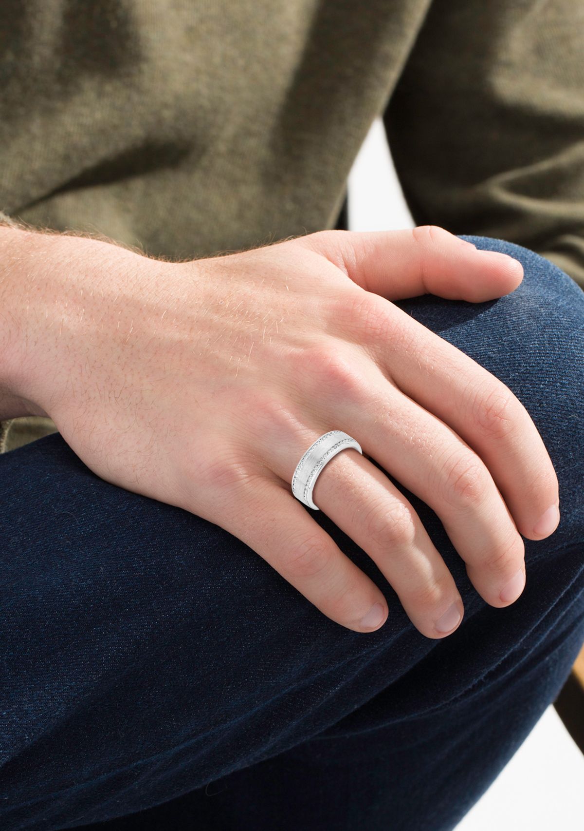 Mens 1/2 ct. t.w. Round-Cut Diamond Wedding Band in 10K White Gold
