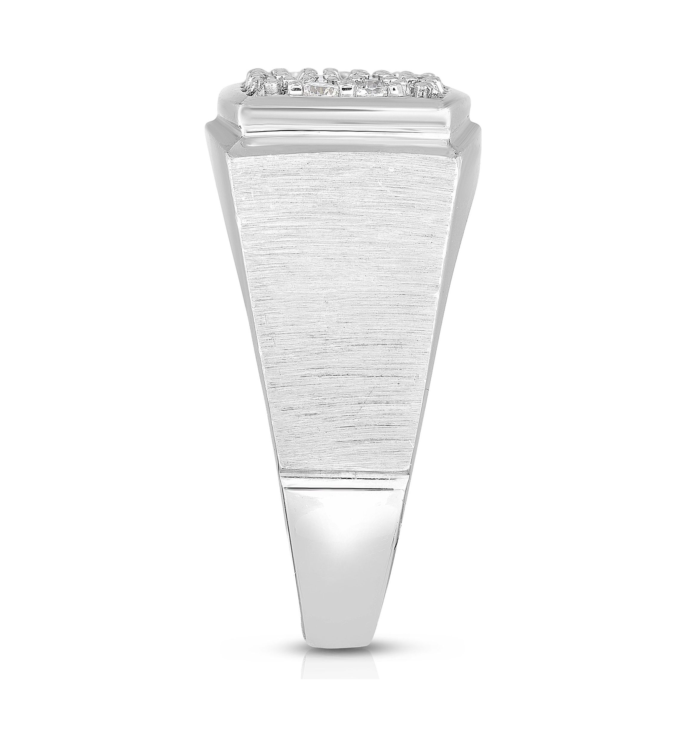 1 C.T.T.W Diamond 10K Gents Ring