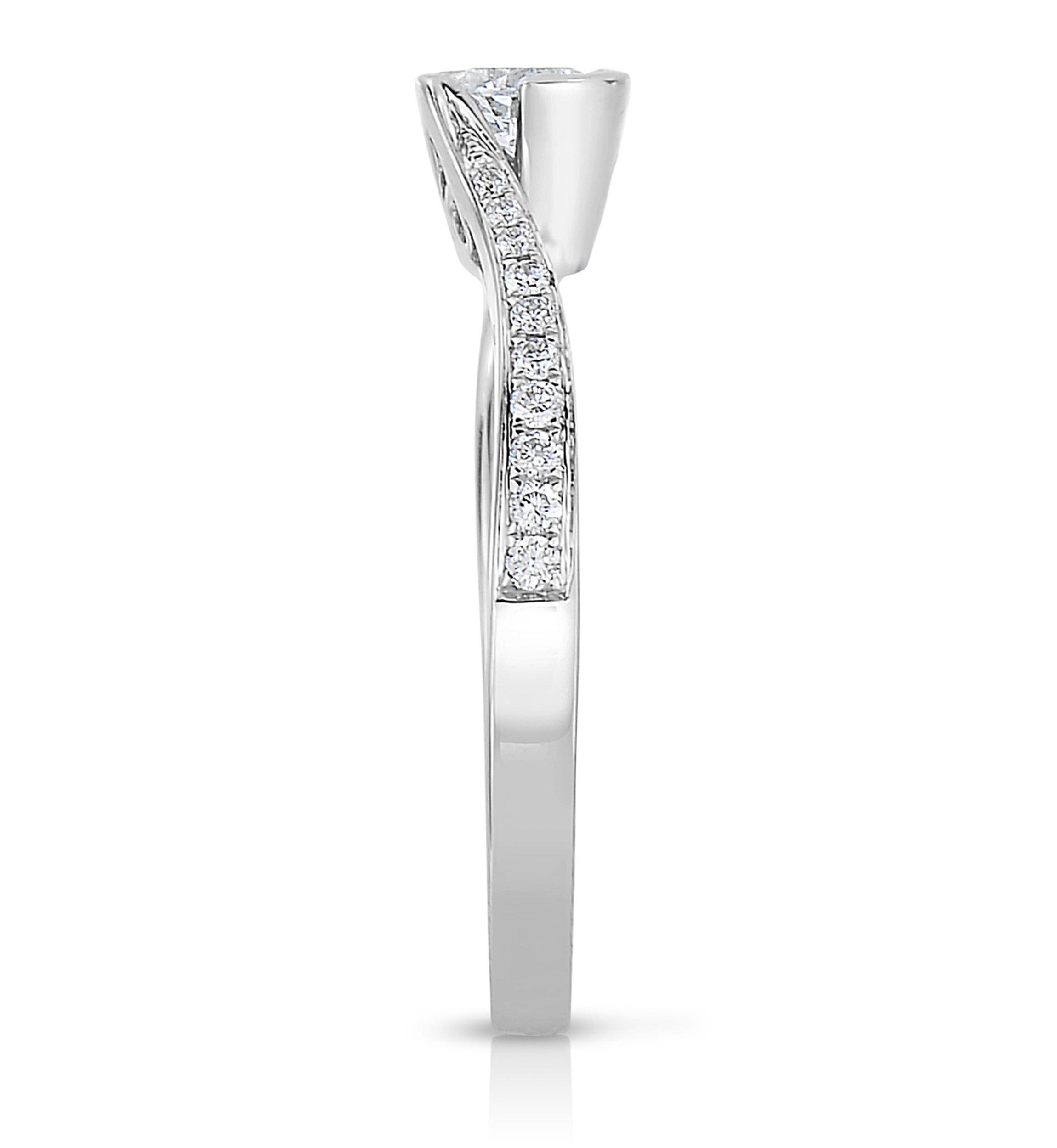 1/4 C.T.T.W Diamond 10Kt Gold Engagement Ring