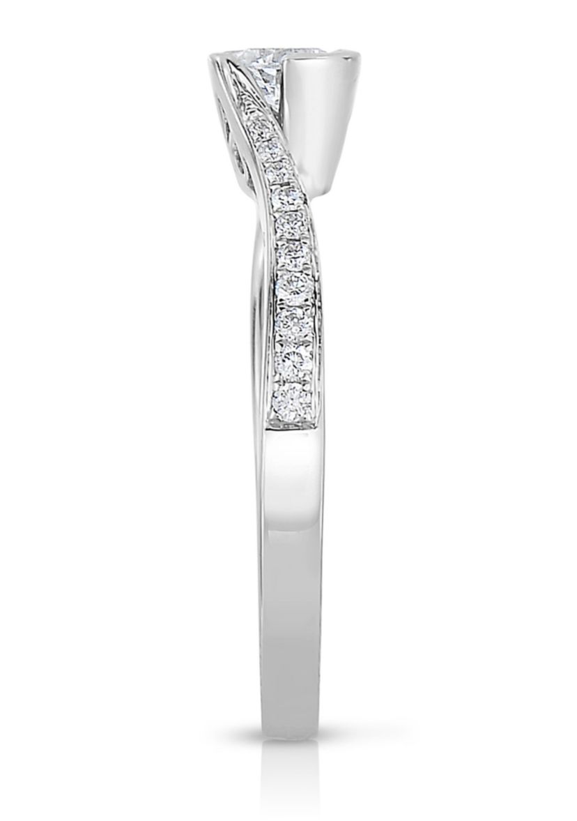 1/4 C.T.T.W Diamond 10Kt Gold Engagement Ring