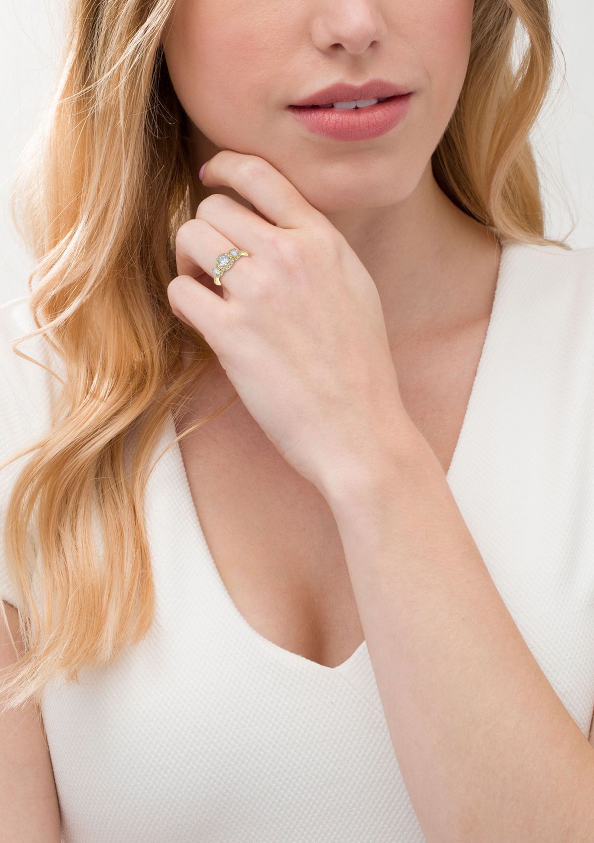 1 C.T.T.W Diamond 14Kt Gold Engagement Ring