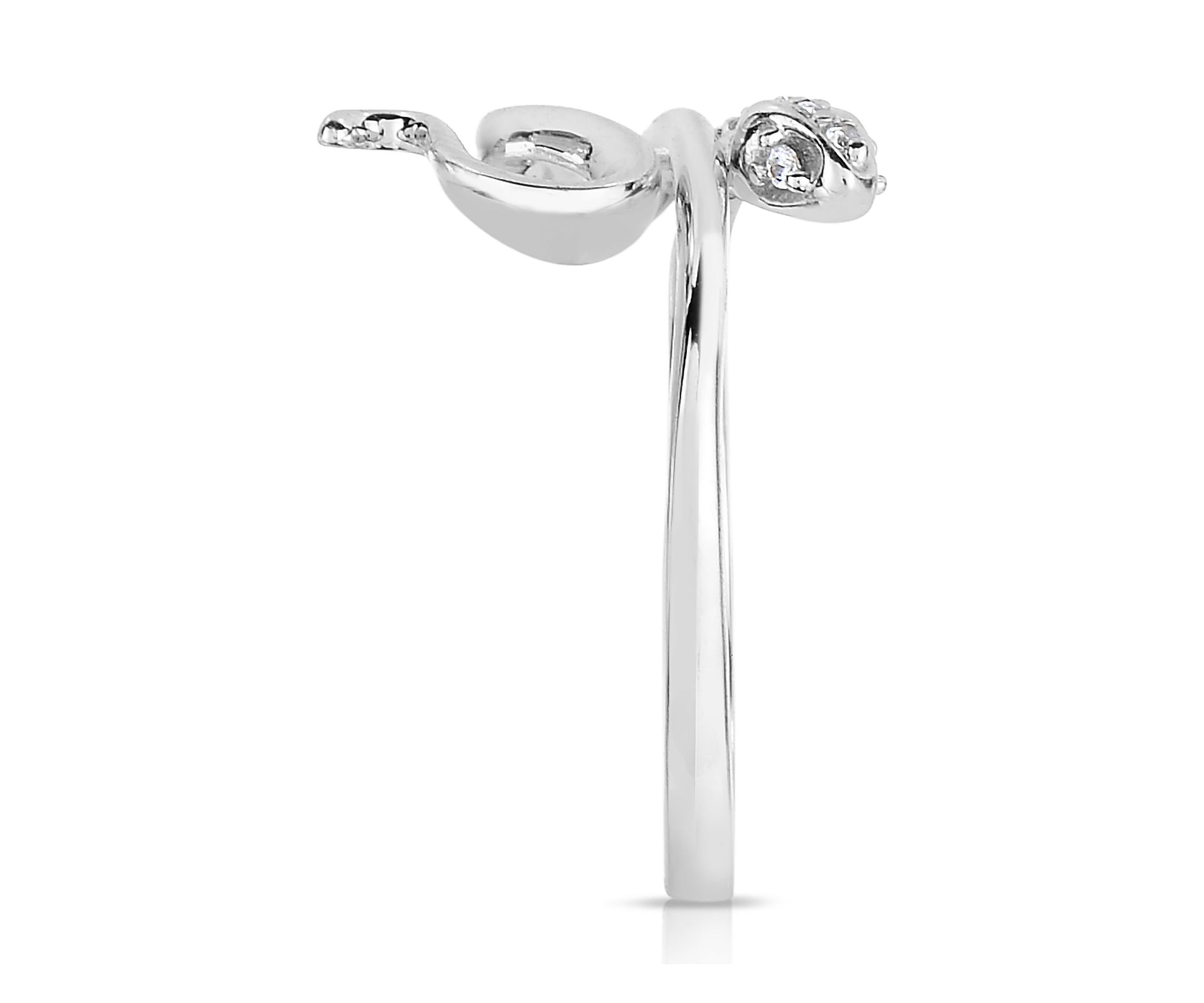 1/5 C.T.T.W Diamond 10K Snake Ring
