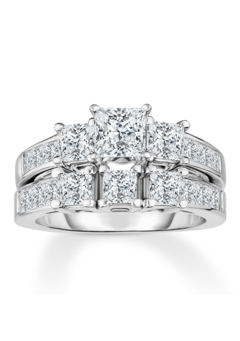 3 1/2 C.T.T.W Diamond 14Kt Gold Bridal Set