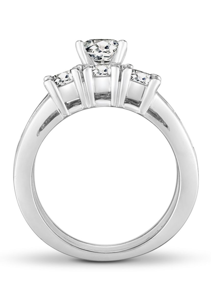 3 1/2 C.T.T.W Diamond 14Kt Gold Bridal Set