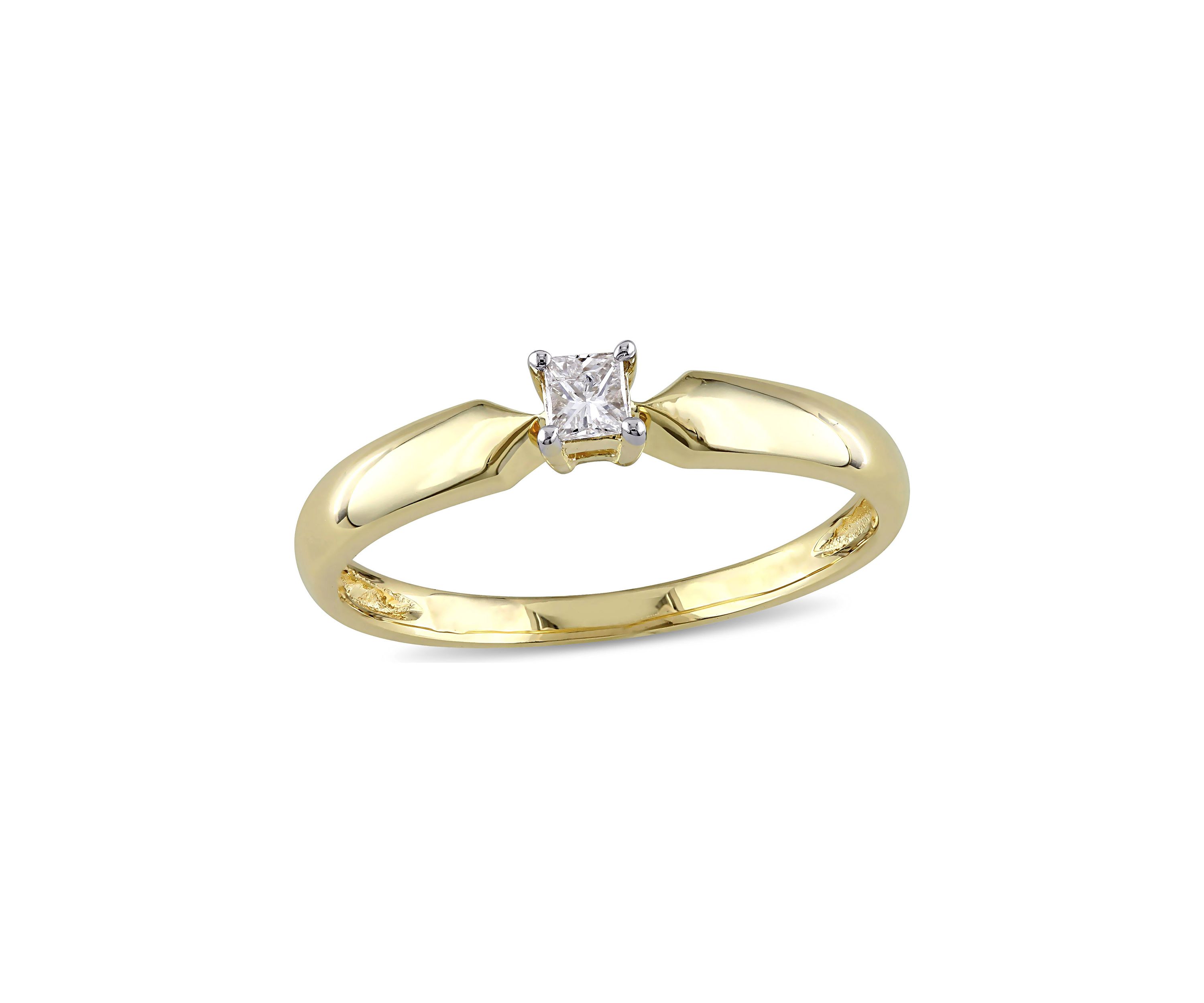 1/10 CT TW Princess Cut Diamond Solitaire Engagement Ring in 10k Yellow Gold