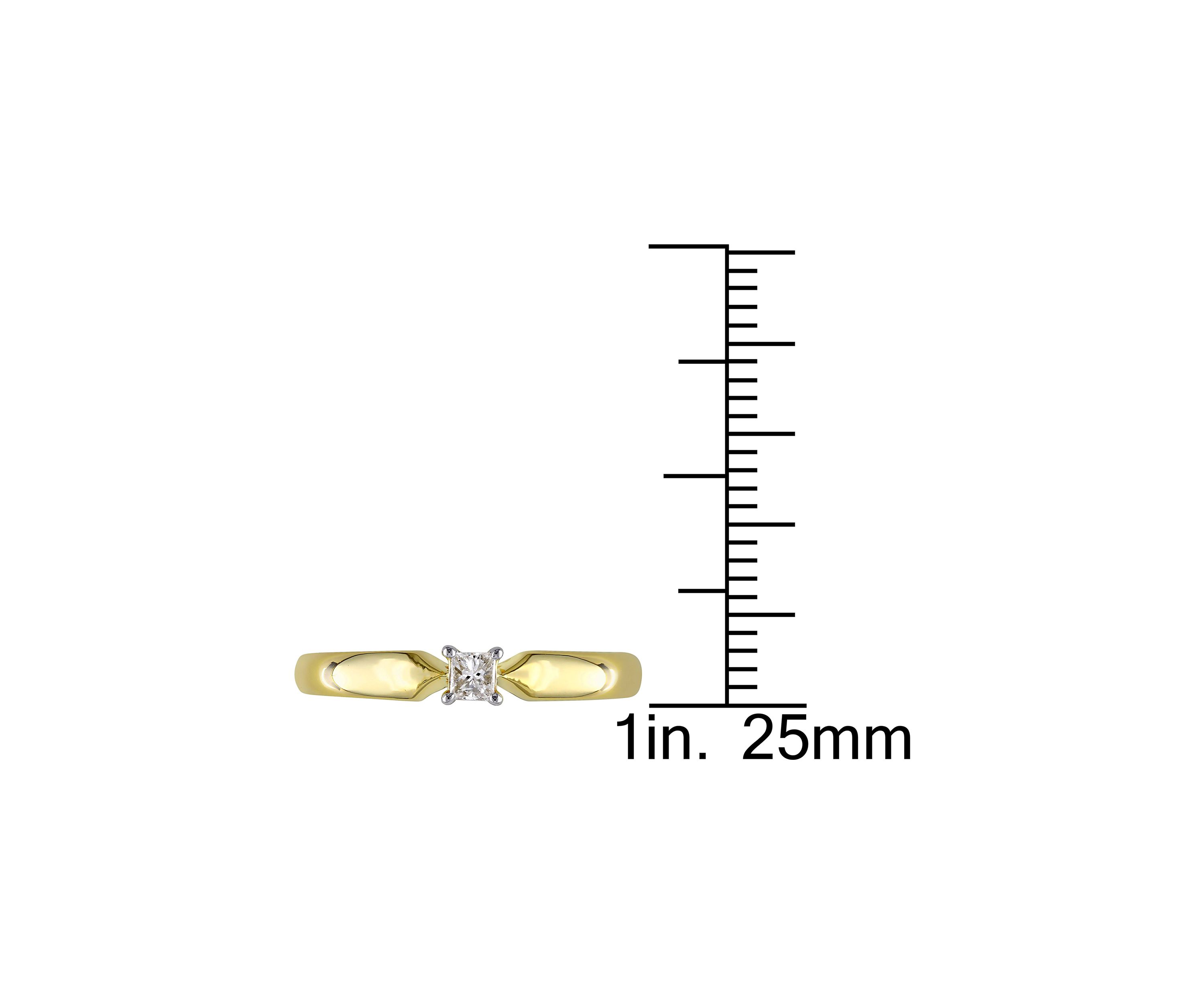 1/10 CT TW Princess Cut Diamond Solitaire Engagement Ring in 10k Yellow Gold