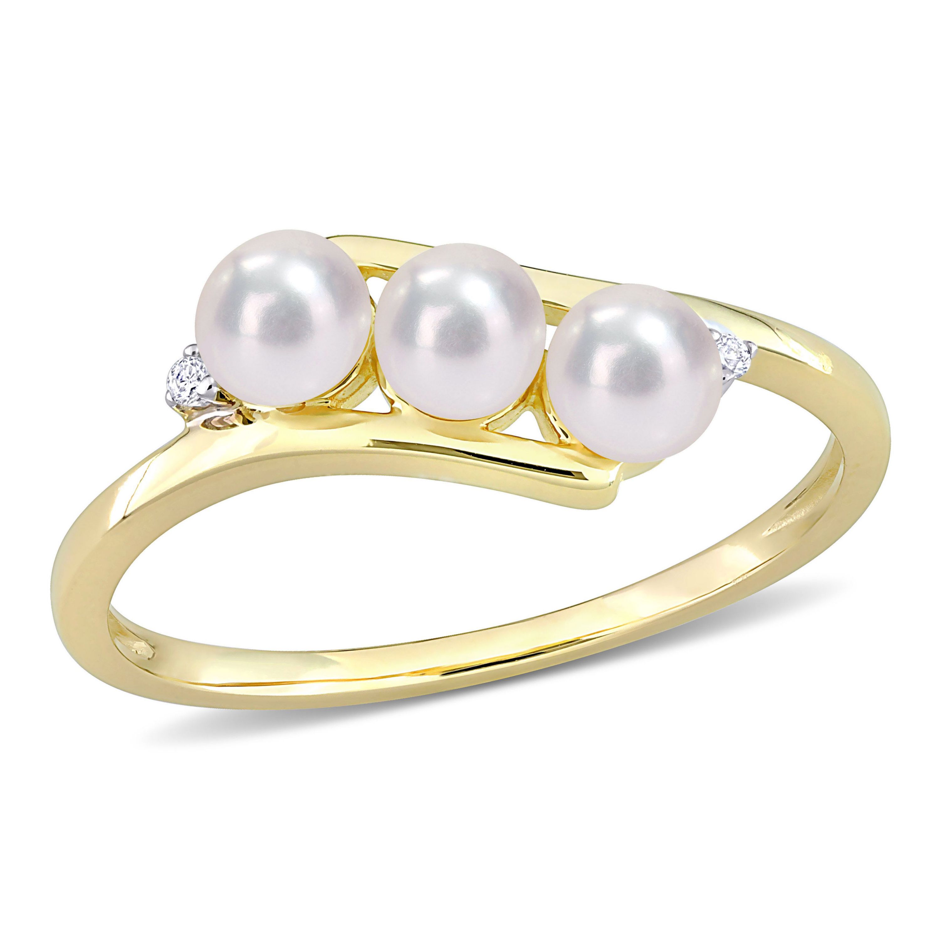 3.5-4MM White Freshwater Cultured Pearl and 1/10 ct. t.w. Diamond Ring in 10K Yellow Gold