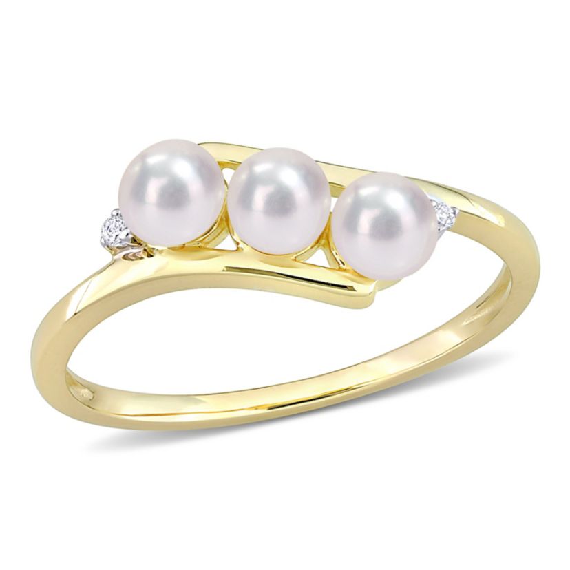 3.5-4MM White Freshwater Cultured Pearl and 1/10 ct. t.w. Diamond Ring in 10K Yellow Gold