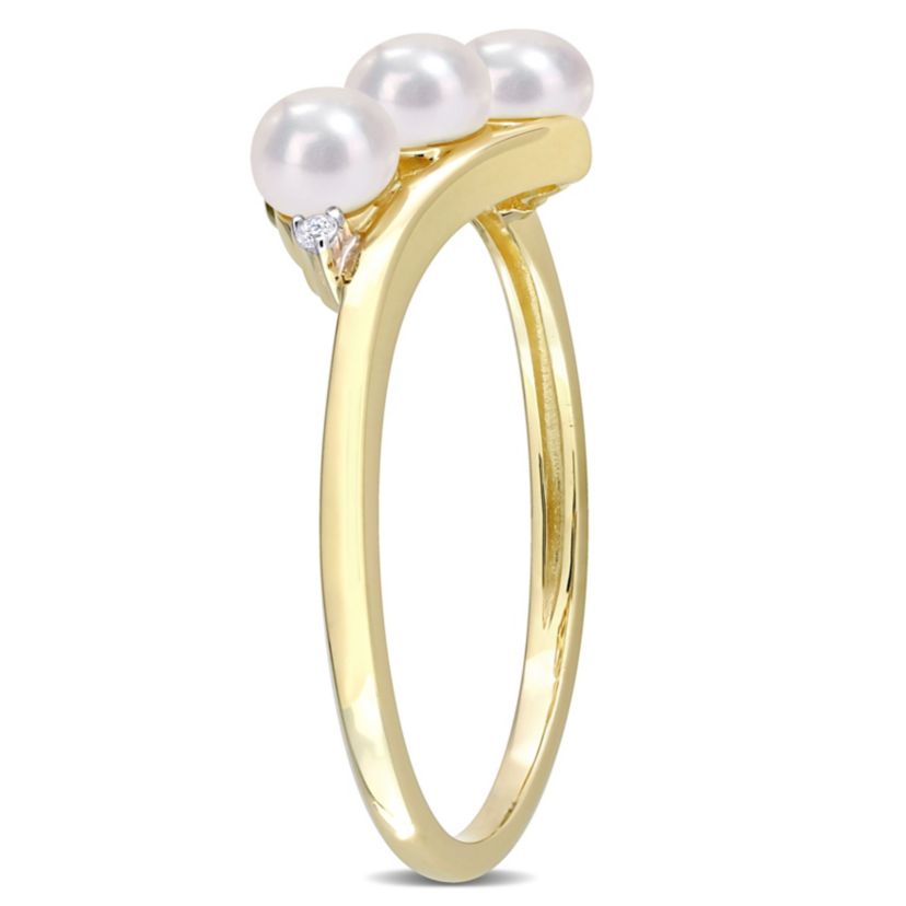 3.5-4MM White Freshwater Cultured Pearl and 1/10 ct. t.w. Diamond Ring in 10K Yellow Gold