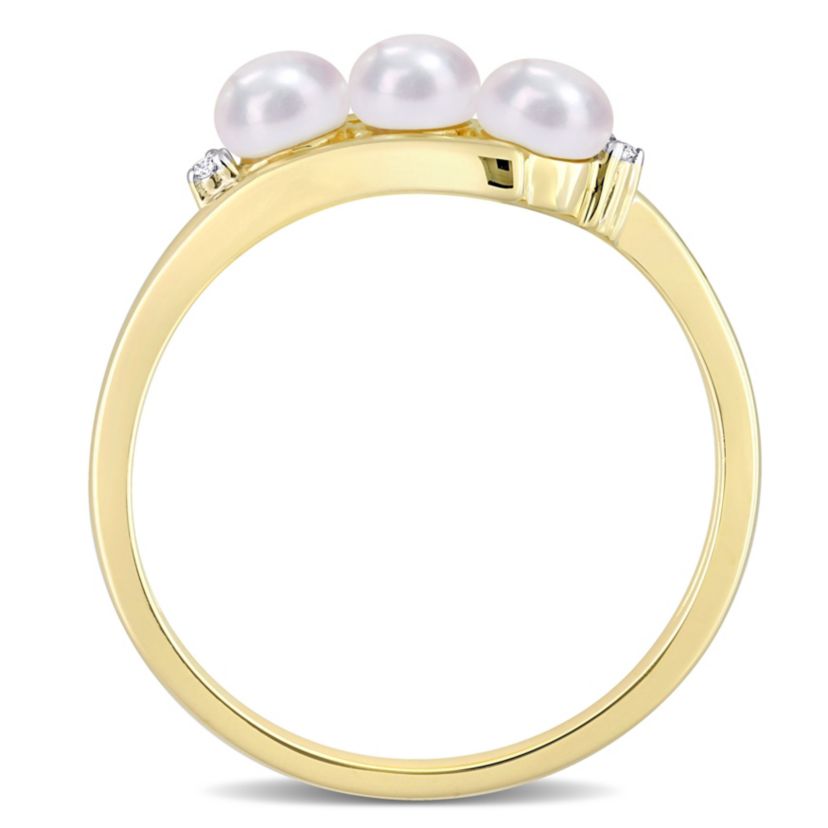 3.5-4MM White Freshwater Cultured Pearl and 1/10 ct. t.w. Diamond Ring in 10K Yellow Gold