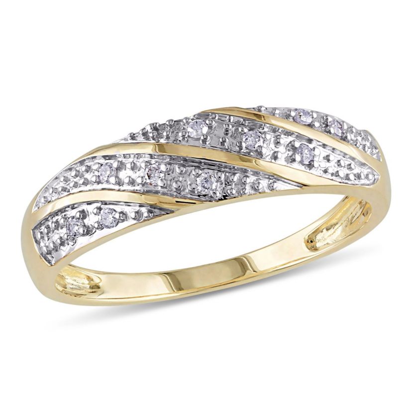 1/10 ct. t.w. Diamond Mens Wedding Ring in 10K Yellow Gold