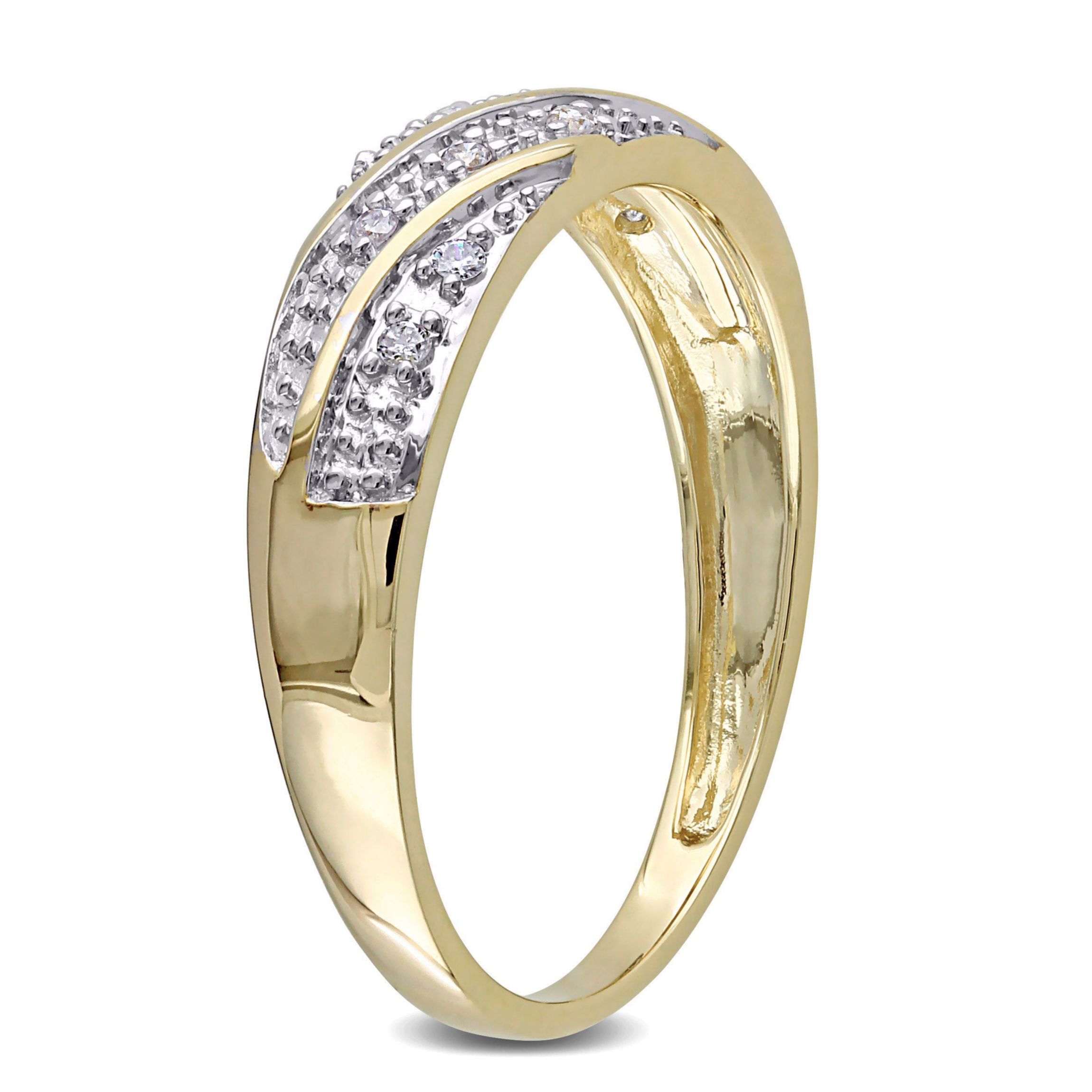 1/10 ct. t.w. Diamond Mens Wedding Ring in 10K Yellow Gold