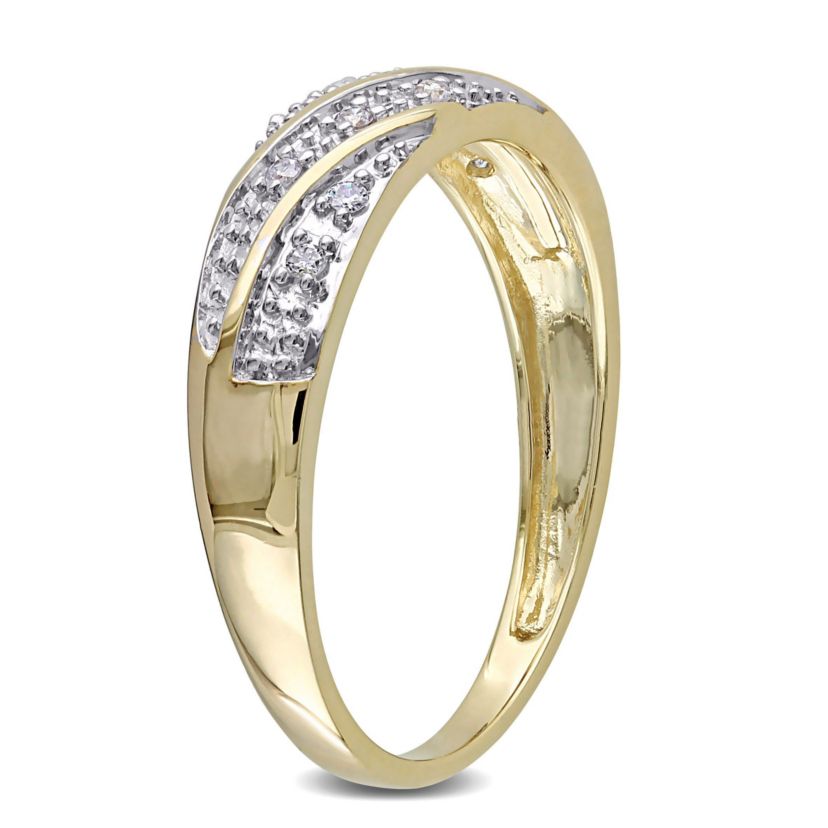 1/10 ct. t.w. Diamond Mens Wedding Ring in 10K Yellow Gold