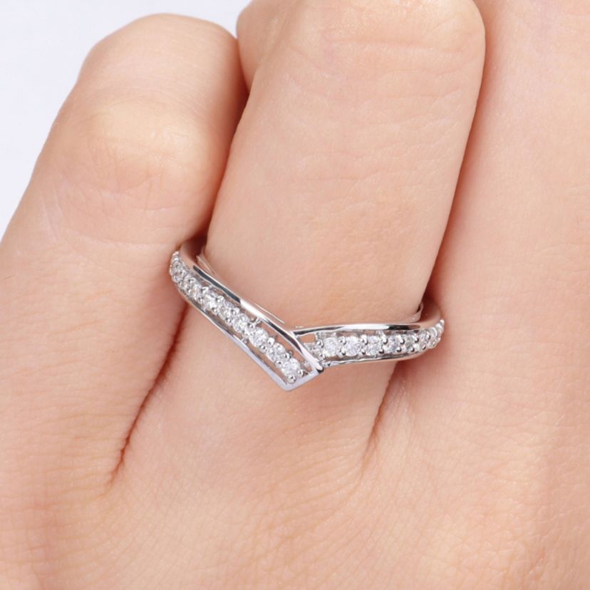 1/3 ct. t.w. Diamond Chevron Ring in Platinum
