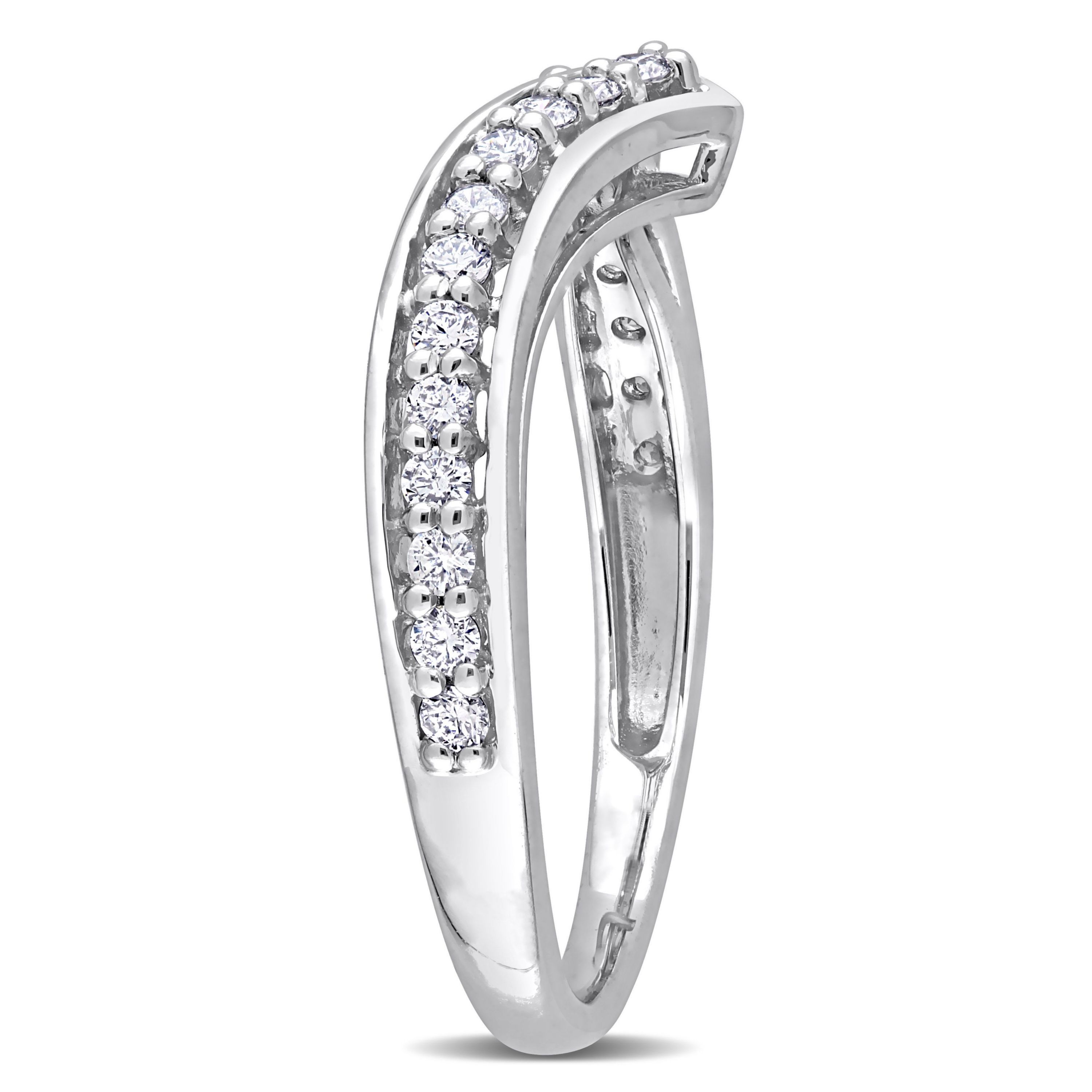 1/3 ct. t.w. Diamond Chevron Ring in Platinum