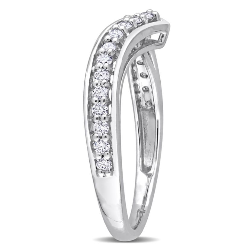 1/3 ct. t.w. Diamond Chevron Ring in Platinum