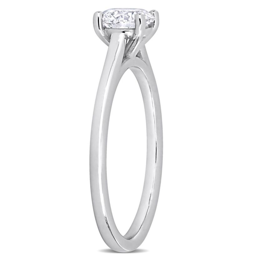 3/4 ct. t.w. Diamond Solitaire Ring in Platinum