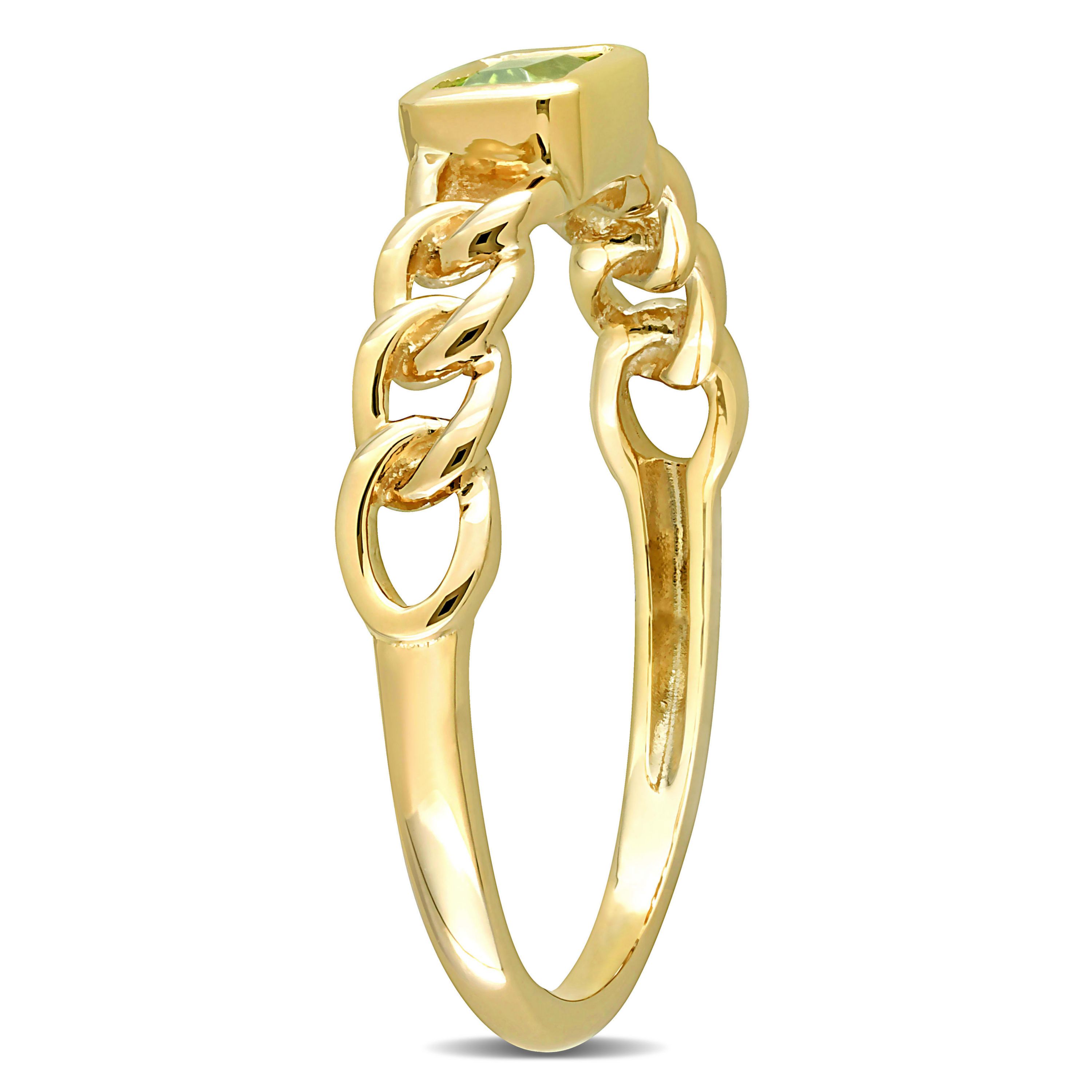 Peridot Interlocking Design Ring in 14K Yellow Gold