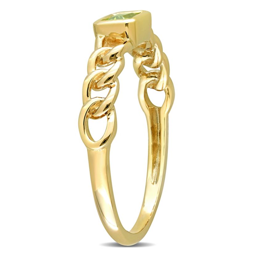 Peridot Interlocking Design Ring in 14K Yellow Gold