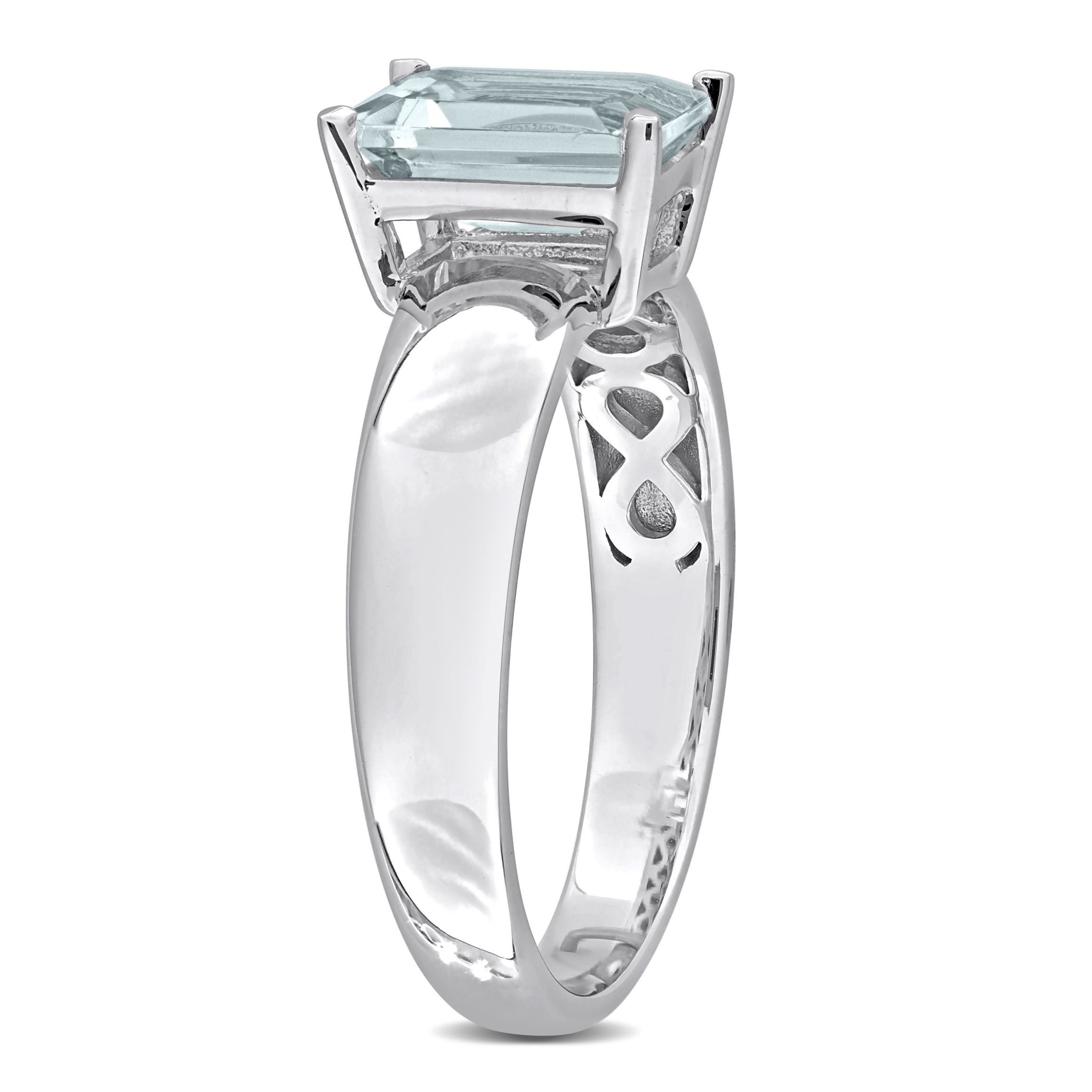 Aquamarine Solitaire Ring in 14K White Gold