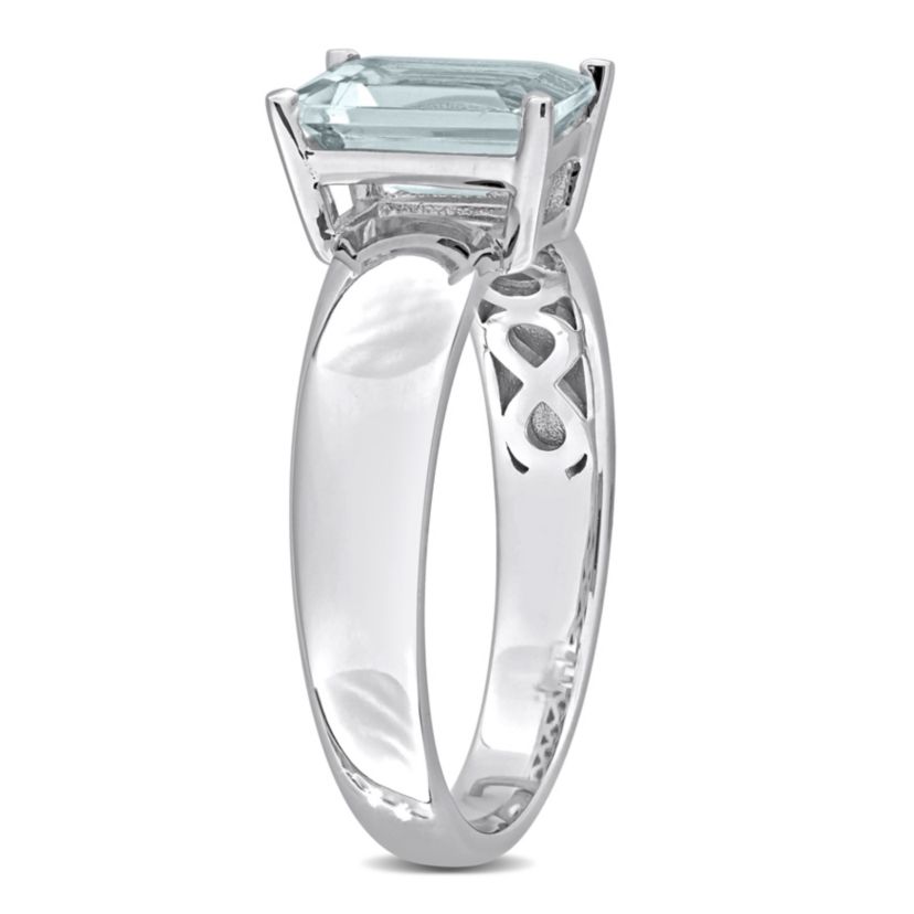 Aquamarine Solitaire Ring in 14K White Gold