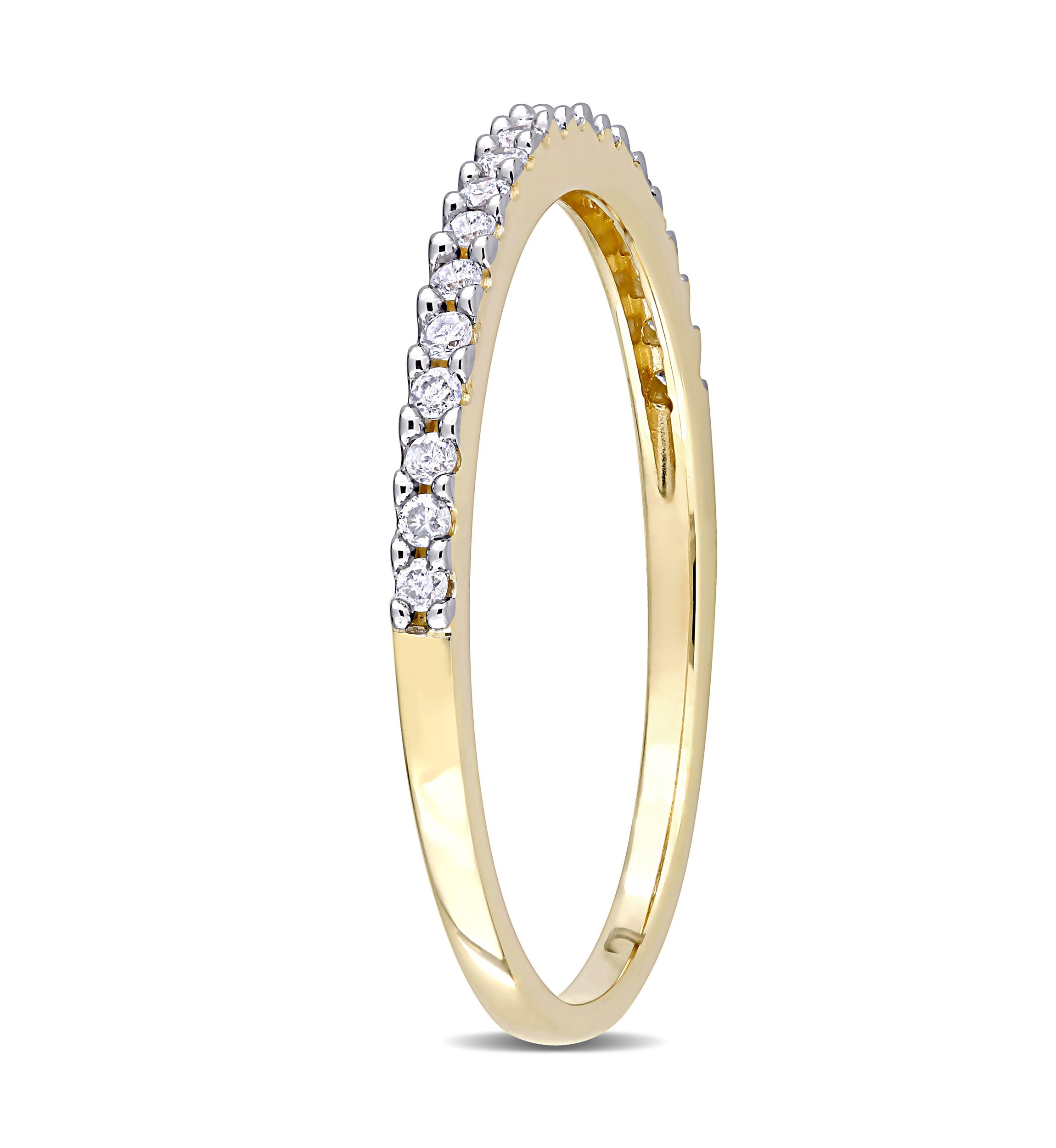 1/5 ct. t.w. Diamond Anniversary Band in 10K Yellow Gold