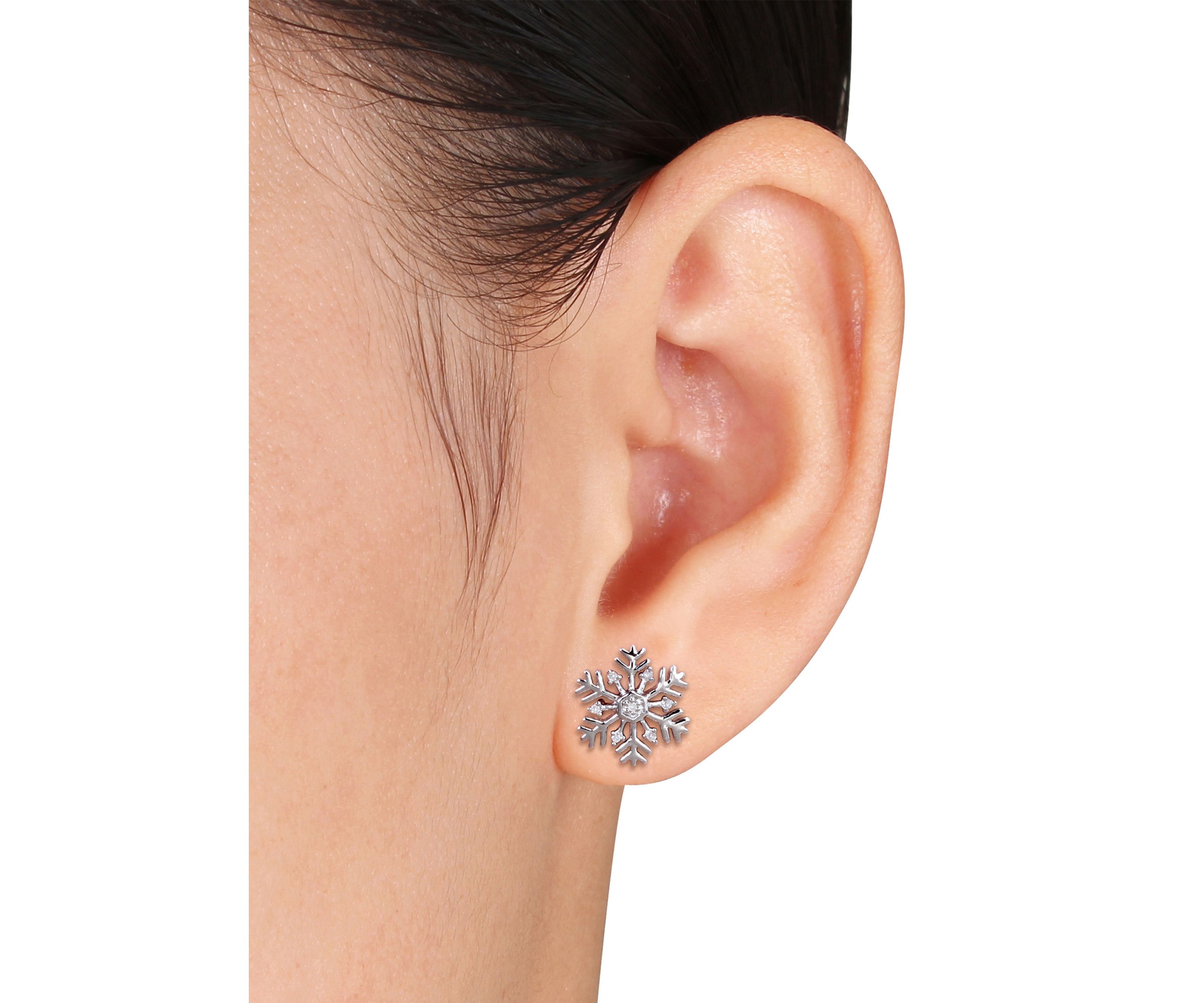 1/10 ct. t.w. Diamond Accent Snowflake Stud Earrings in Sterling Silver 
