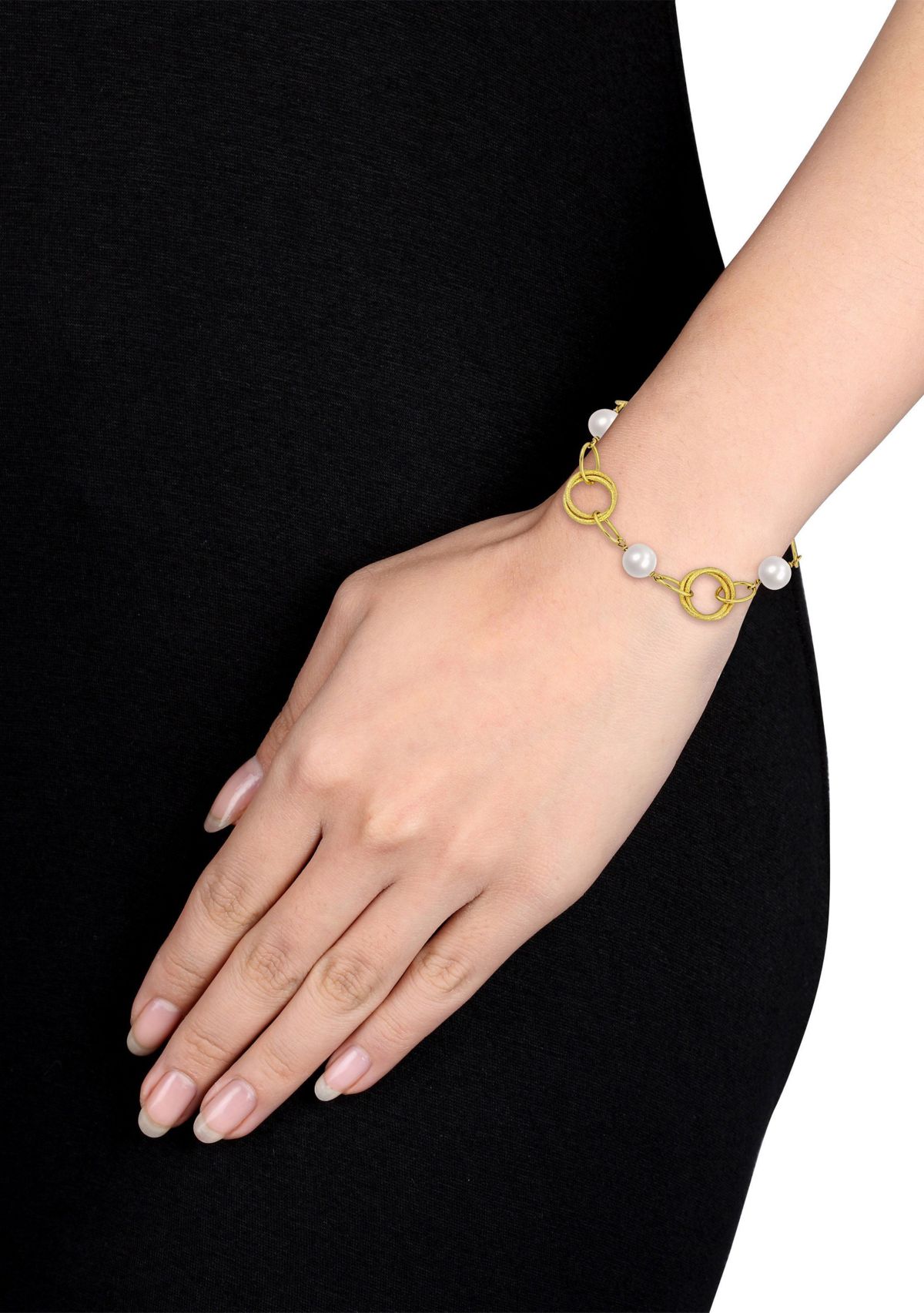 9-10mm Freshwater Cultured Pearl and Circle Rings Station Necklace in 18k Yellow Gold Plated Sterling Silver