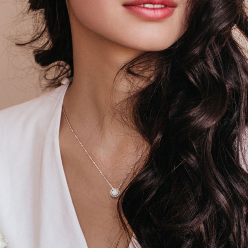 1/6 CT TW Diamond Cluster Halo Necklace in Sterling Silver