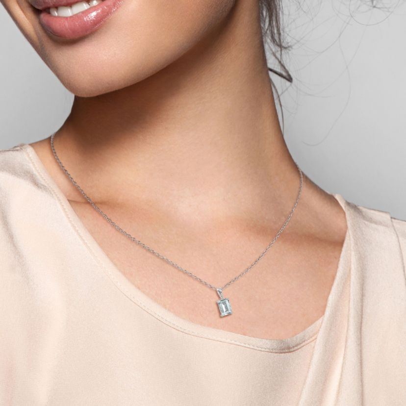 1 ct. t.g.w. Aquamarine Solitaire Pendant with Chain in Sterling Silver