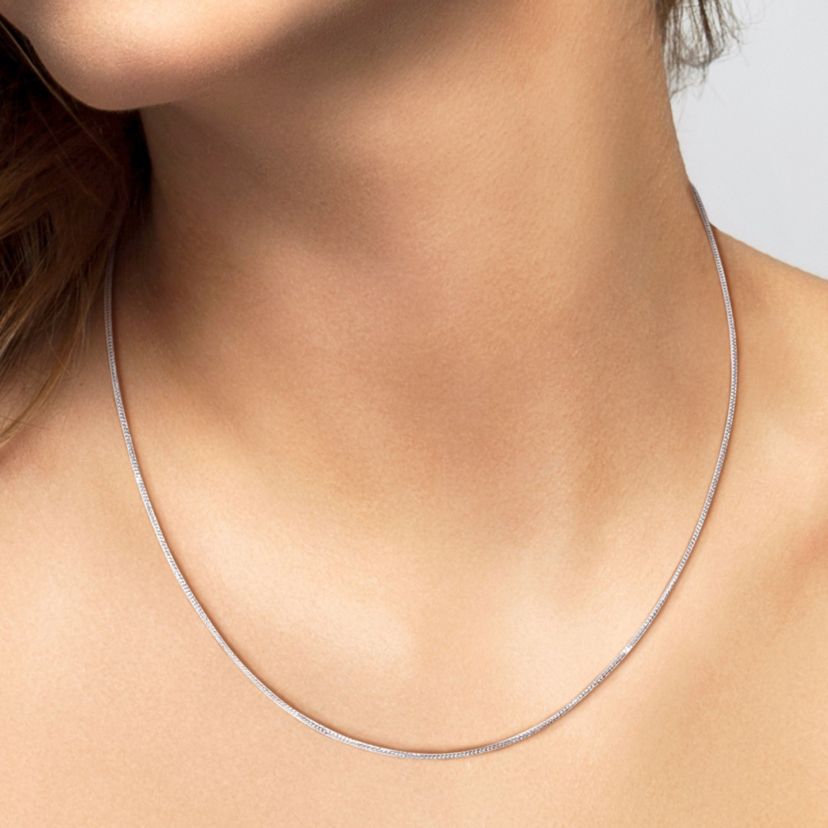 Curb Link Chain Necklace in Platinum