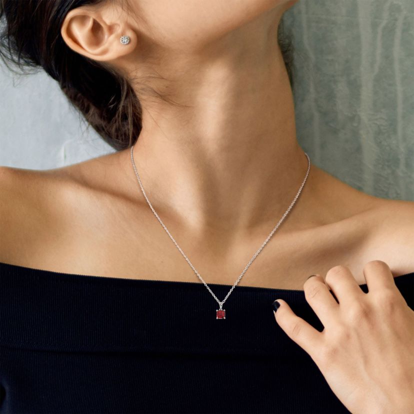 Garnet Solitaire Design Pendant with Chain in Sterling Silver