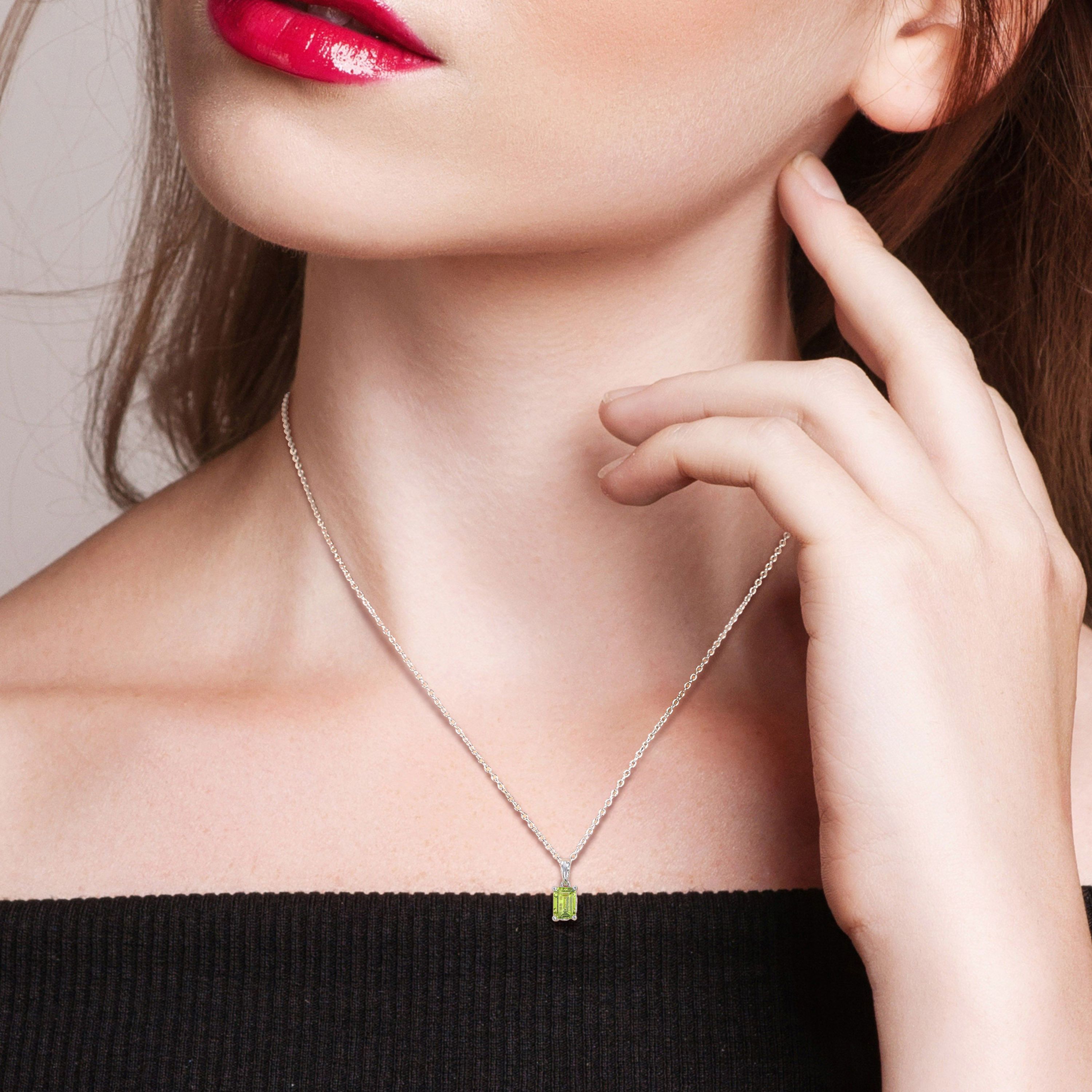 Peridot Solitaire Design Pendant with Chain in Sterling Silver