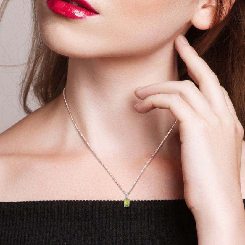 Peridot Solitaire Design Pendant with Chain in Sterling Silver