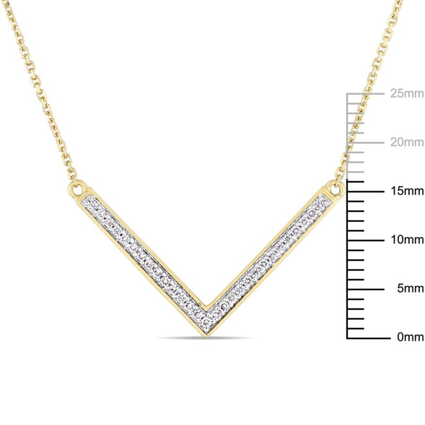 1/7 ct. t.w. Diamond "V" Necklace in 14K Yellow Gold