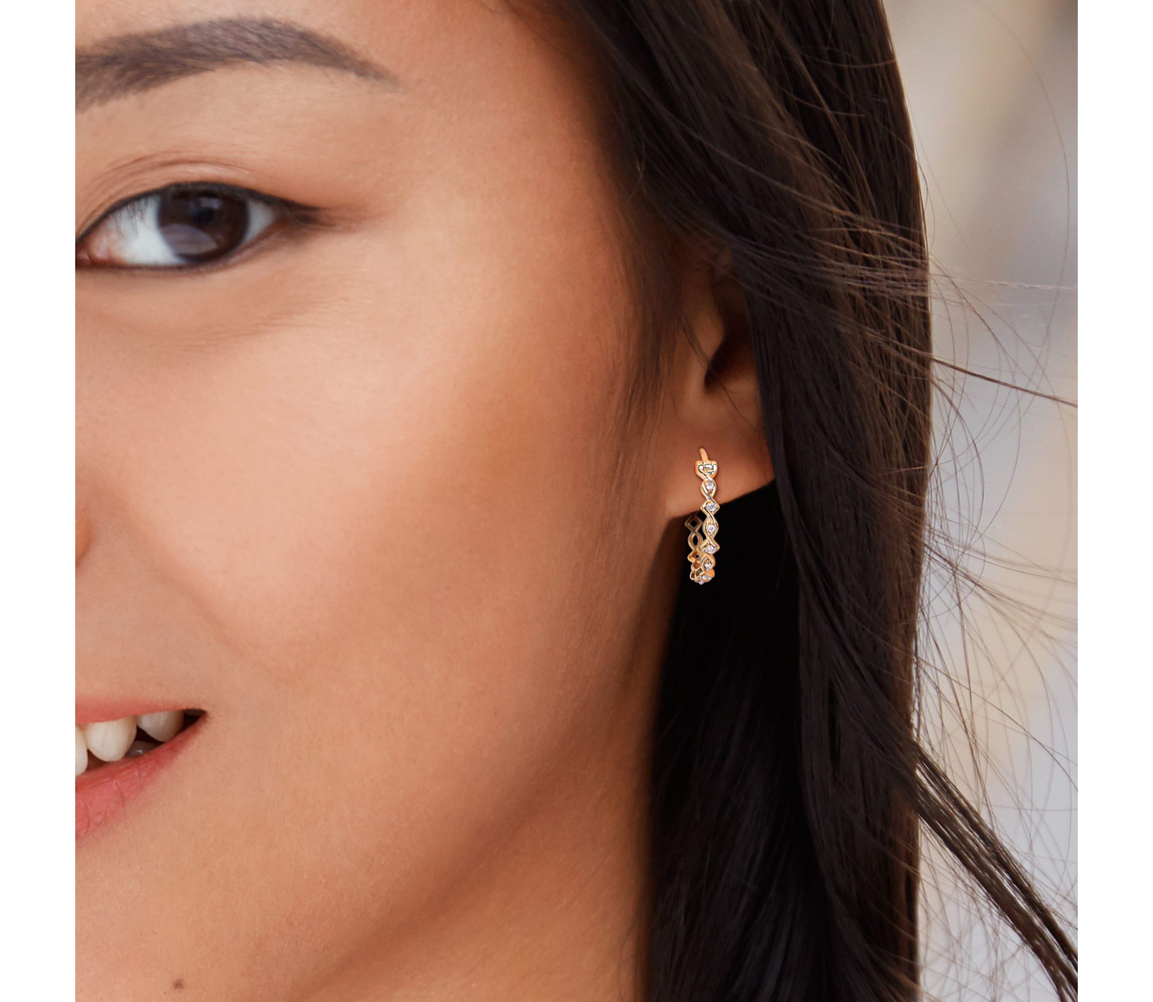 1/10 ct. t.w. Diamond Hoop Earrings in 10K Yellow Gold