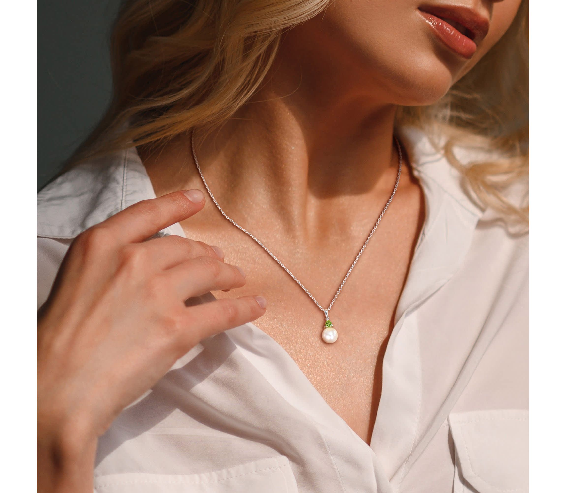 8-8.5mm Freshwater Cultured Pearl and Peridot Pendant with Chain in Sterling Silver