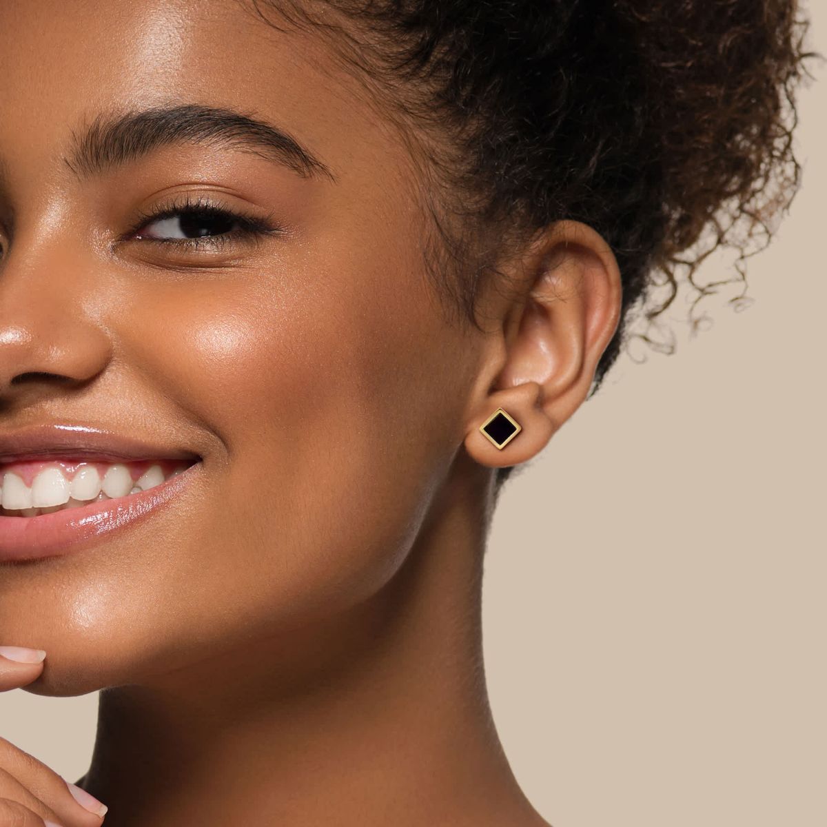 Black Onyx Stud Earrings in 14k Yellow Gold