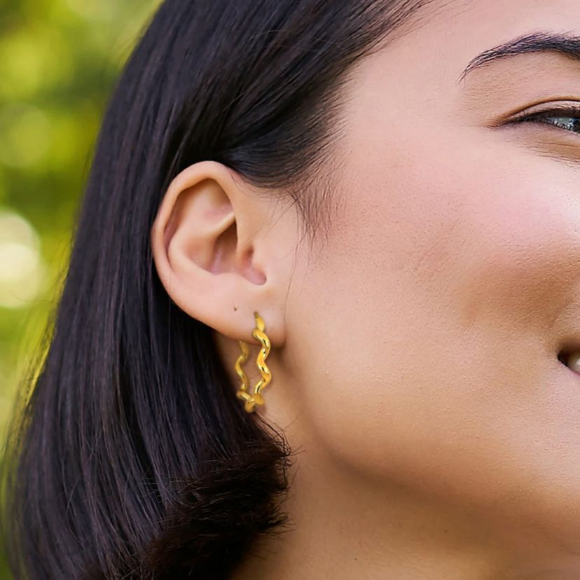 34mm Wavy Hoop Earrings in 14k Yellow Gold