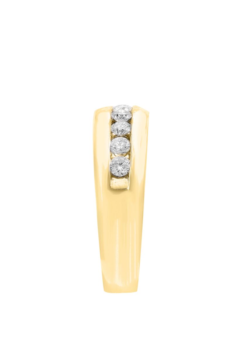 Diamond Ring in 14K Yellow Gold 