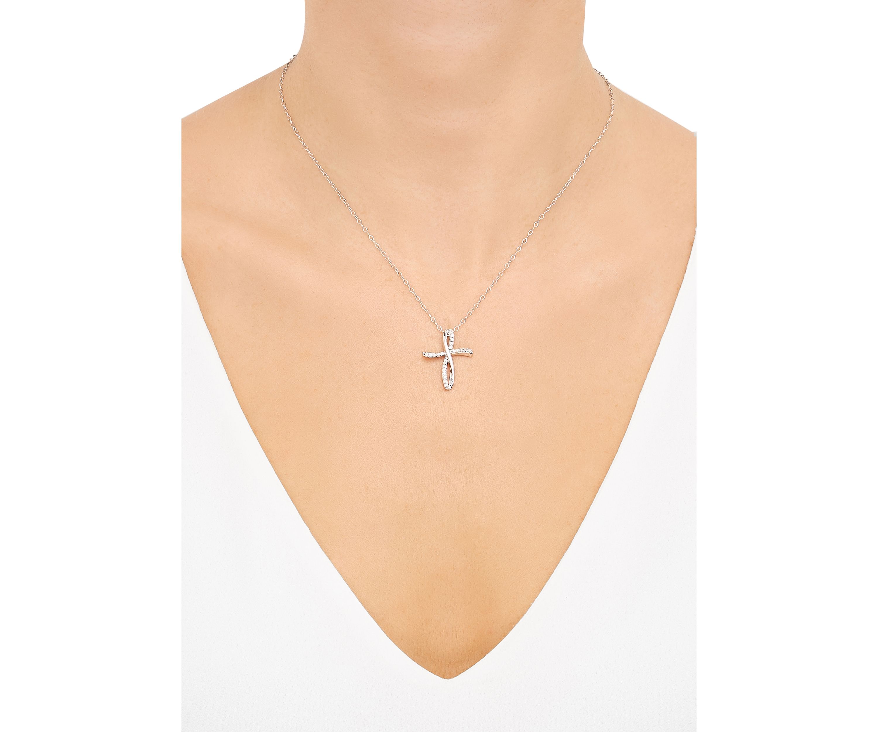 1/4 ct. t.w. Diamond Cross Pendant Necklace with 18" Cable Chain in Sterling Silver