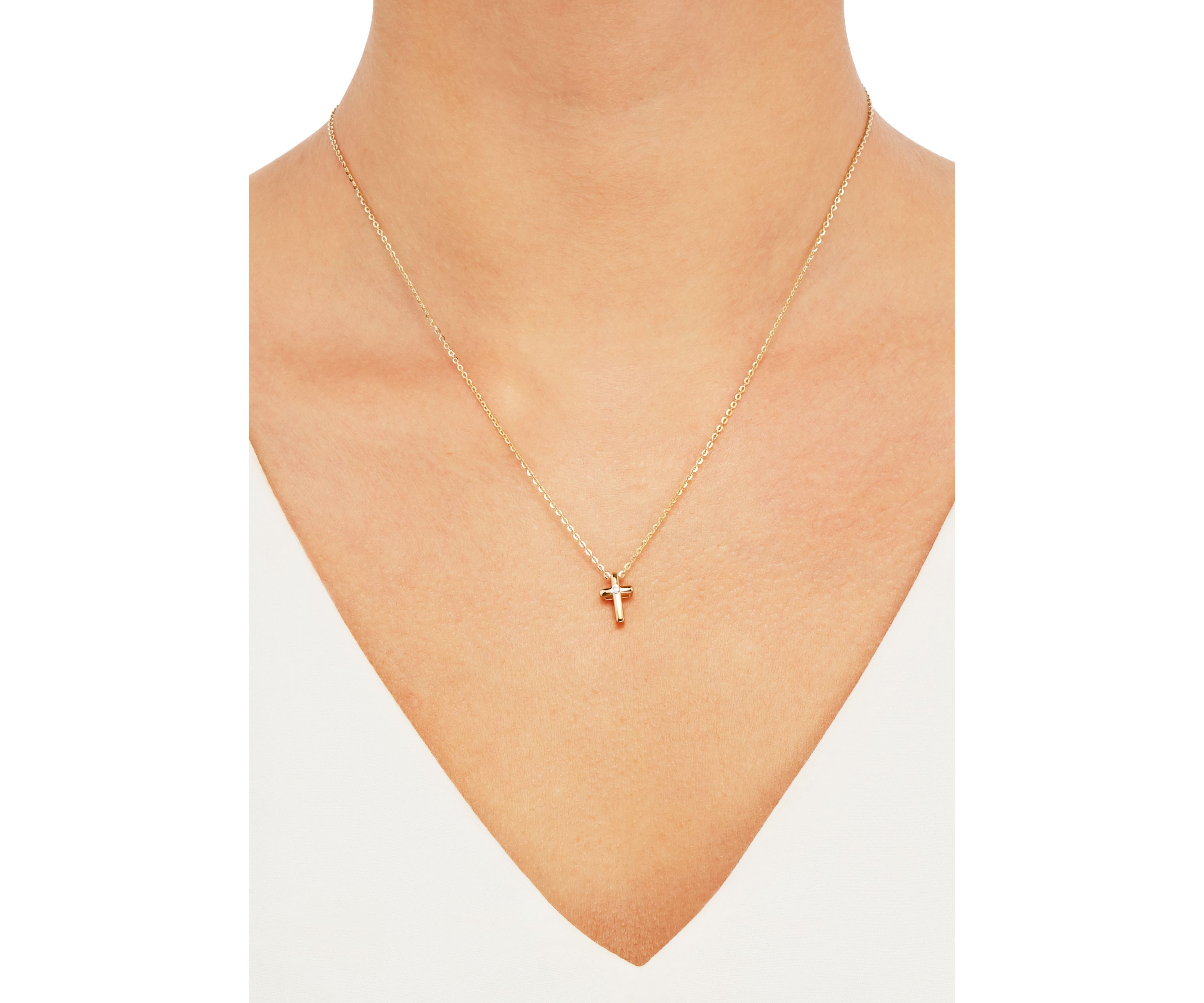 1/10 ct. t.w. Diamond Cross Pendant Necklace in 10K Yellow Gold