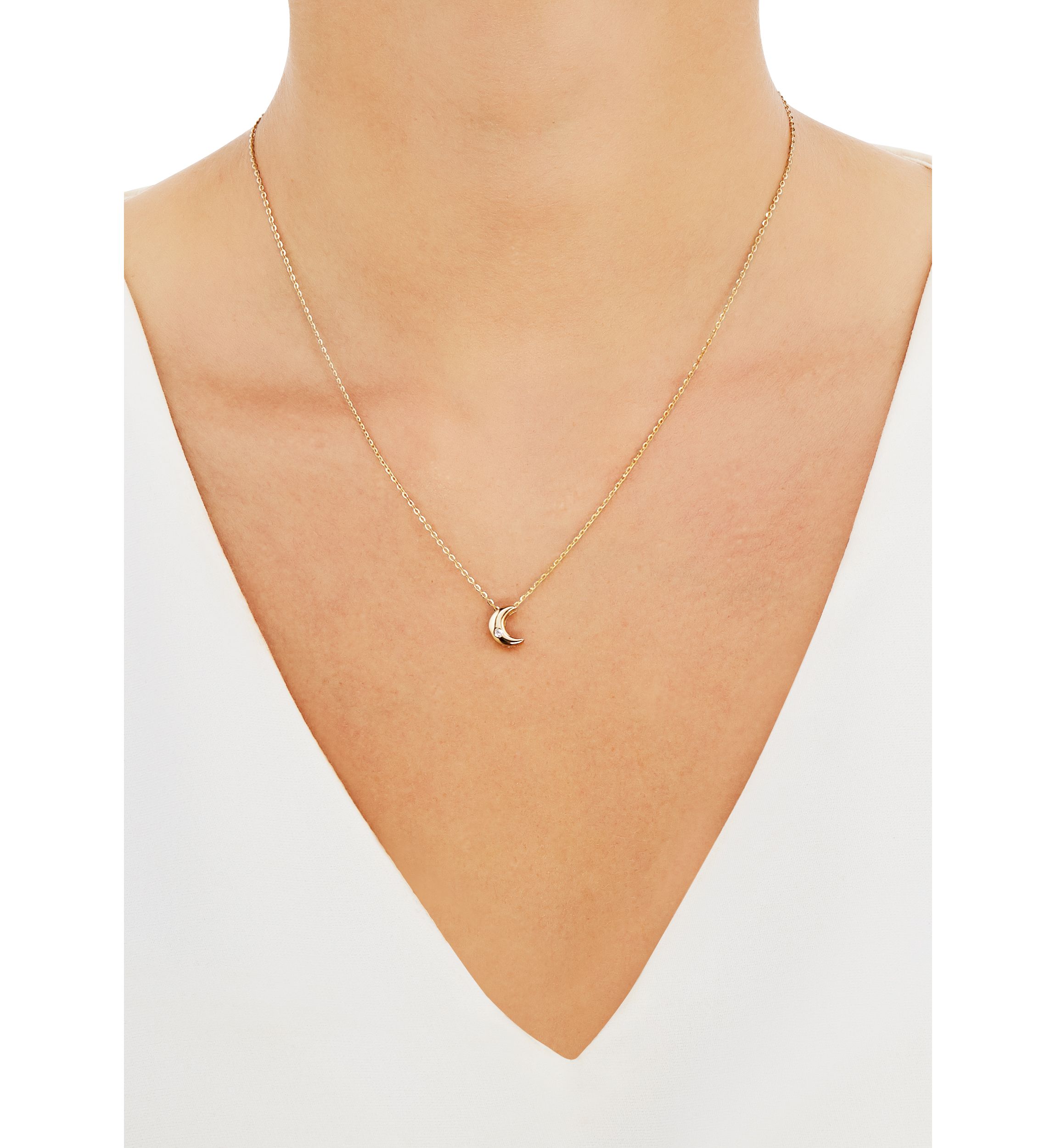 1/10 ct. t.w. Diamond Moon Pendant Necklace in 10K Yellow Gold 